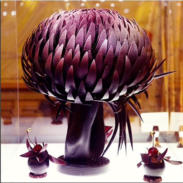 13. Еще один шоколадный цветок