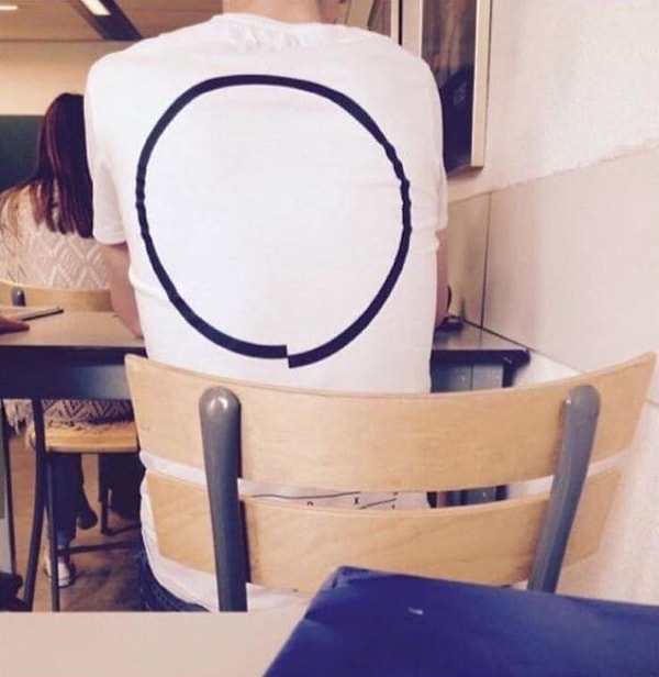 16. "Круг на футболке этого парня выбешивает меня ужасно"