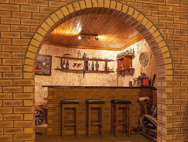 17. ...и даже бар!