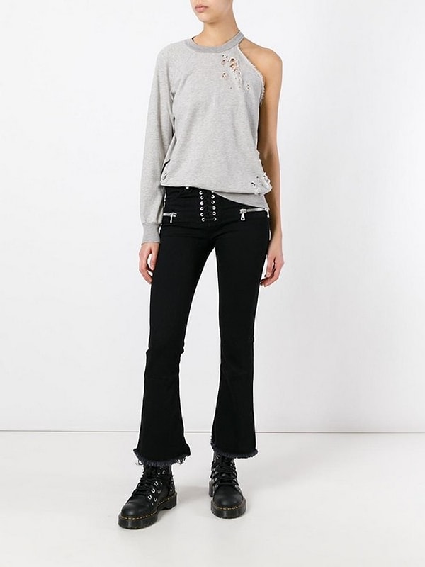 10. Свитшот-то ещё и драный!