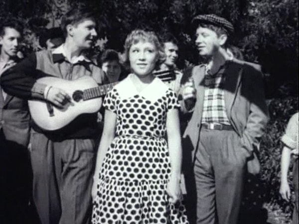 1. Первой звездной картиной Румянцевой стали «Неподдающиеся», до этого она, несмотря на возраст, играла девочек-школьниц.