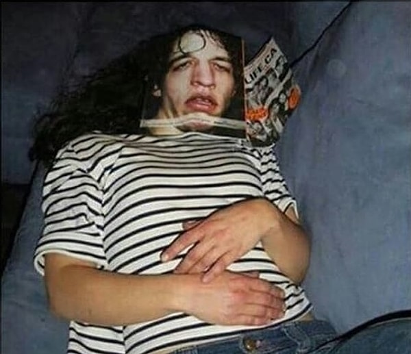 1. "Моя сестра заснула, читая журнал"