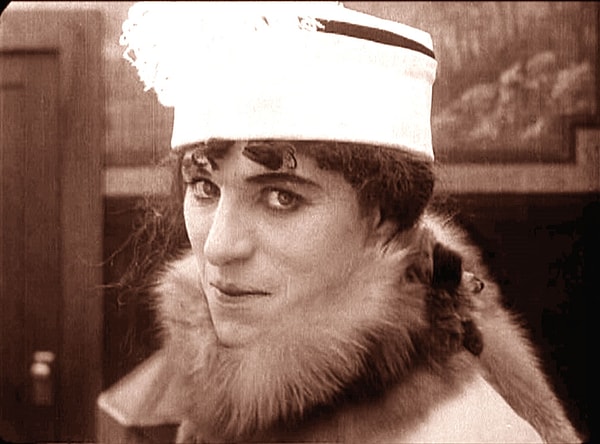 1. Чарли Чаплин в фильме "Женщина" 1915 г.