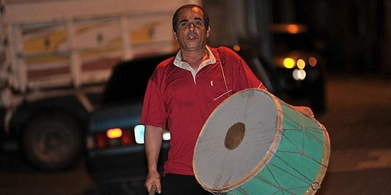 Tokmağıyla İyilik Saçıyor: Topladığı Bahşişlerle 23 Çocuğu Giydiren Ramazan Davulcusu İbrahim Mete ile Tanışın!