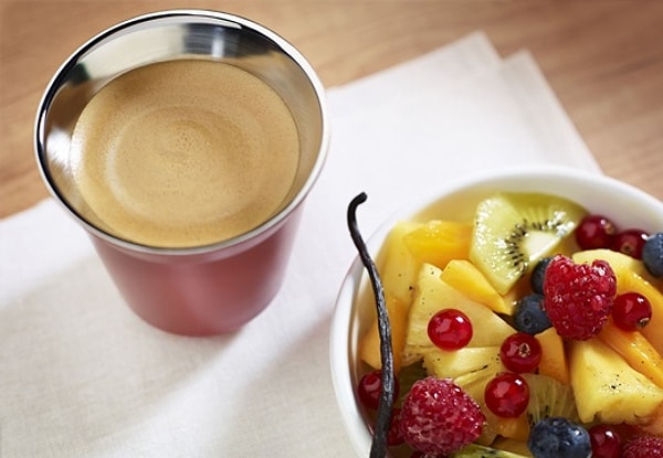 7. Вместо высококалорийного десерта закажите кофе или фрукты