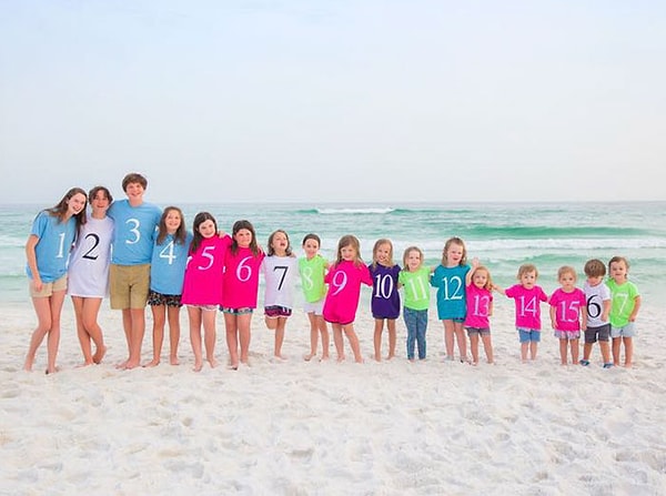 1. Это семейное фото не похоже на другие