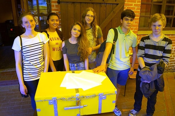 1. Организовать квест для детей