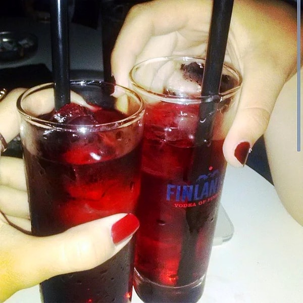 14. Типичное фото коктейлей из ночного клуба