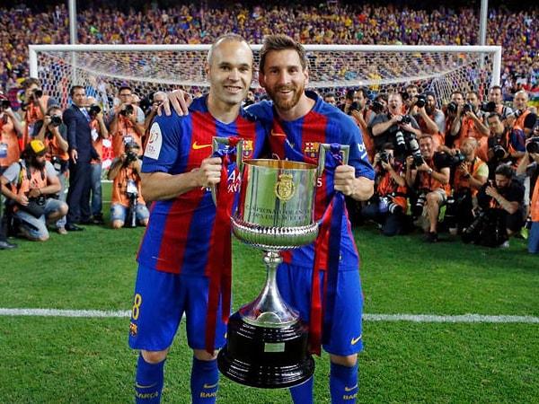 4. Bir İspanyol kulübünde 30 kupa ile en çok kupa kazanan futbolcu (Iniesta ile birlikte)