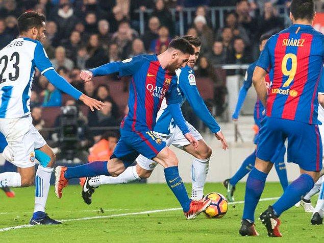 16. Espanyol ile yapılan Barcelona derbisinde en çok gol atan futbolcu (17 gol)