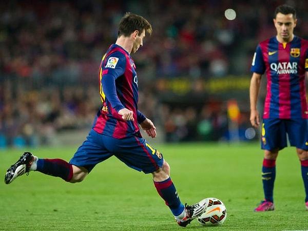 30. Barcelona tarihinde en çok frikik golü atan futbolcu (27 gol)