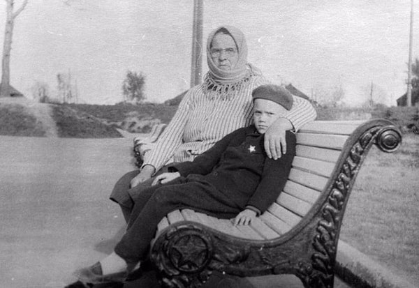 26. Мальчик с бабушкой, Ярославль, 1962 год