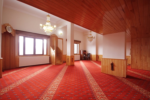 İlk önce özel okullara zorunlu kılınmıştı.