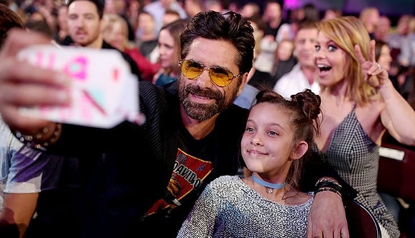 8. Кэндис Кэмерон-Буре присоединяется к Джону Стэймосу