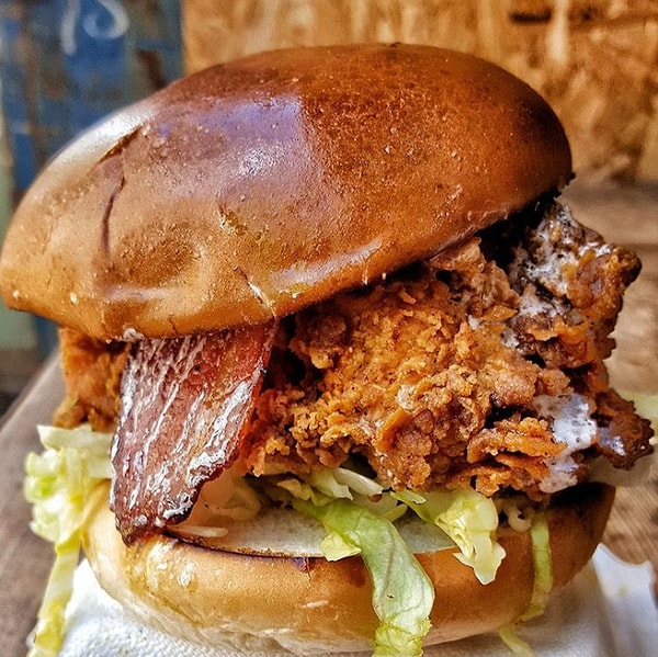 6. А это бургер для настоящего мужчины: