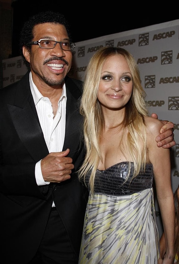 6. Николь Ричи была удочерена Лайонелом Ричи в возрасте 9 лет. Николь переехала к другу семьи, Лайонелу, когда её родители заявили, что больше не могут заботиться о дочери. 😵