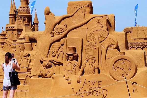 20. Посмотреть на это великолепие можно будет до сентября, если, конечно, погода не уничтожит творения...