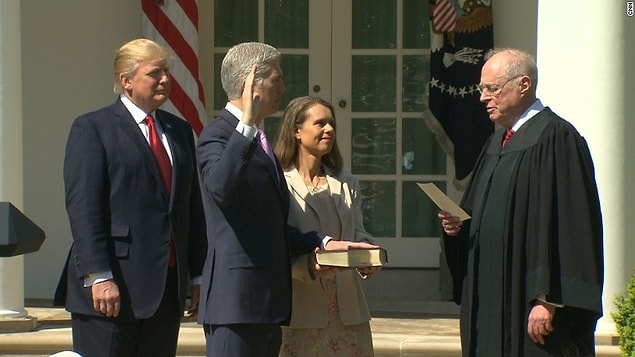 Trump Nisan ayında Yüksek Mahkeme'ye atadığı yargıç Neil Gorsuch'la, Cumhuriyetçilerin atadığı yargıç sayısını 5'e çıkamıştı.