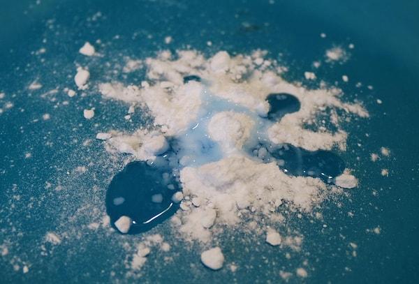 14. Kendi bulaşık deterjanınızı yapabilirsiniz. Tek ihtiyacınız olan sodyum bikarbonat (kabartma tozu) ve bulaşık sıvısı.