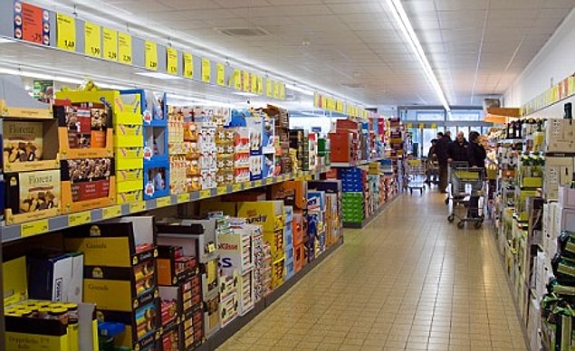 12. Mağazaların ya da büyük marketlerin indirim günlerini takip edin.