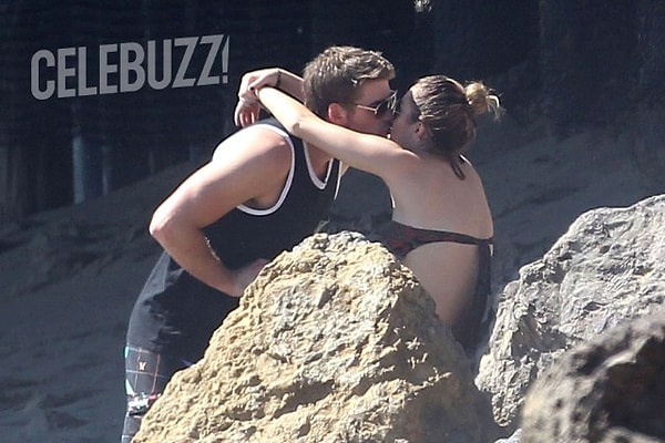 3. Также она предупреждает, что когда этот день настанет, не будет никаких колоколов, свиста, качающихся шаров или танцующих медведей.