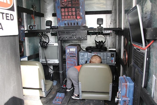 4. Симулятор космического корабля