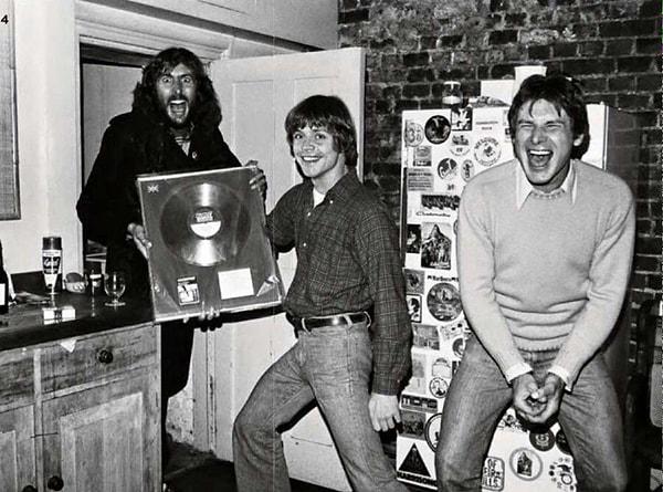 5. Star Wars yıldızları Mark Hamill ve Harrison Ford, komedyen ve şarkıcı Eric Idle'ın ev ziyareti sırasında, 1978.