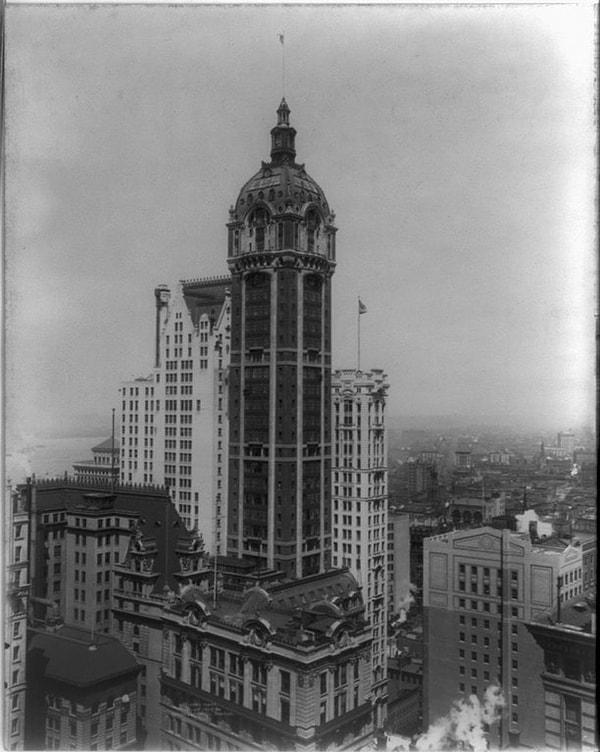 11. 1908 yılında inşa edildiğinde dünyanın en uzun binası unvanına sahip olan ve 1967'de yıkılan Singer Building, New York.