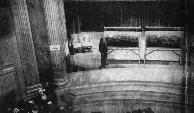 22. Albert Einstein'ın ünlü E = mc² denklemini ilk defa duyurduğu ve sağlamasını yaptığı toplantıdan bilinen tek fotoğraf, Pittsburgh, 1934.