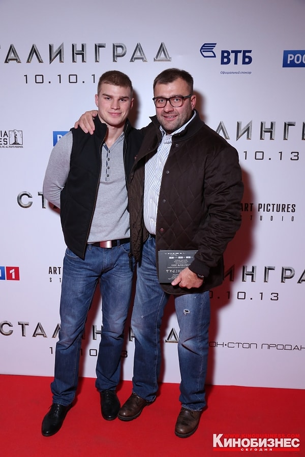 1. Михаил Пореченков (сын Владимир Любимцев)