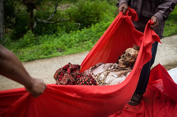 7. Остаётся только догадываться, где лежит всё это время умерший.