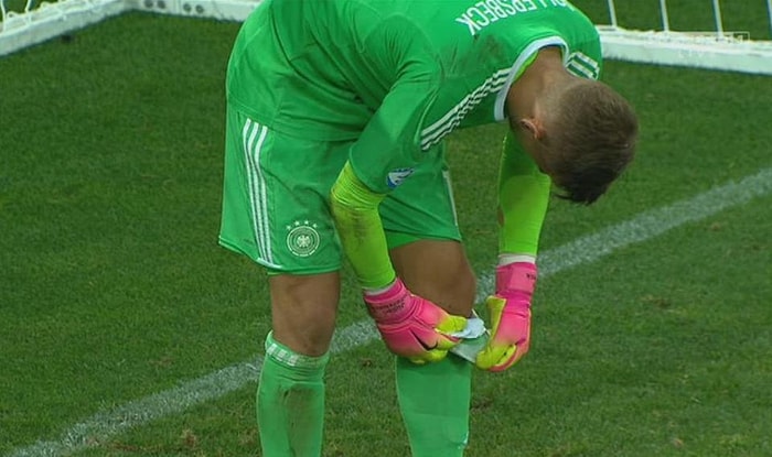 Alman Kalecinin İlginç Ama Başarılı Penaltı Kurtarma Taktiği