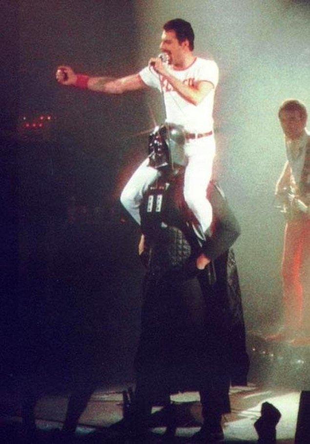 10. Darth Vader'a binen Freddie Mercury.