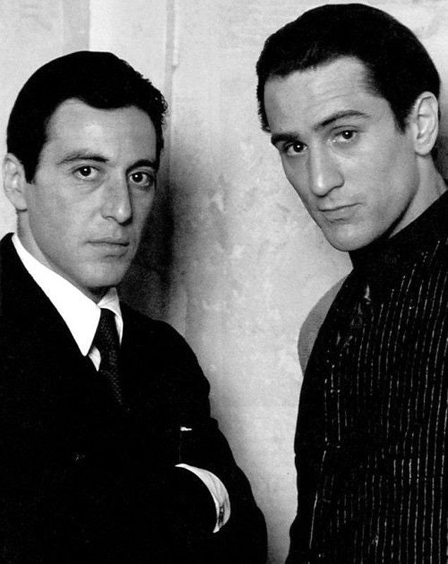 17. The Godfather Part II'nin galasında bir araya gelen Al Pacino ve Robert De Niro.