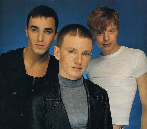 8. Говорят, что долгие годы Яковлева принуждали не только копировать стиль Сорина, но и петь под его фонограмму – даже после смерти певца.