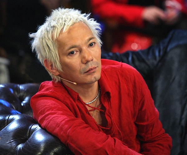 10. После ухода Яковлева из «Иванушек» стали ходить слухи, что причиной стало злоупотребление спиртными напитками, из-за чего не раз концерты группы оказывались под угрозой срыва.