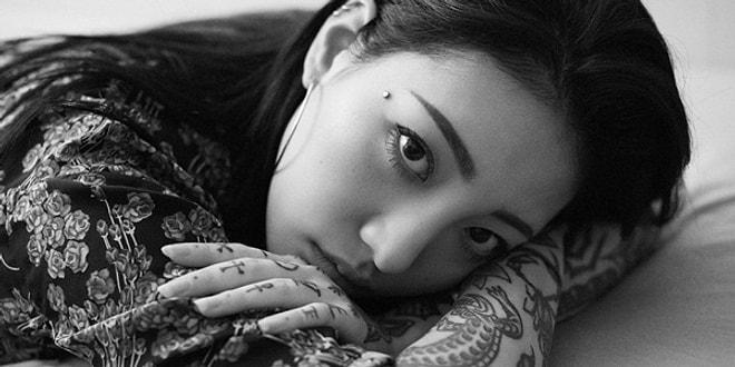 Koreli Kadın Dövme Sanatçılarının Zorluklarla Dolu Hayatlarına Yolculuk
