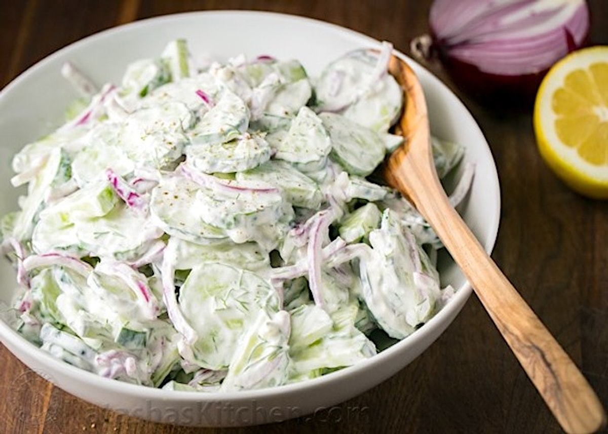 Огурцы по китайски. Салат с битыми огурцами. Огуречный салат. Салат из битых огурцов. Салат битые огурцы.