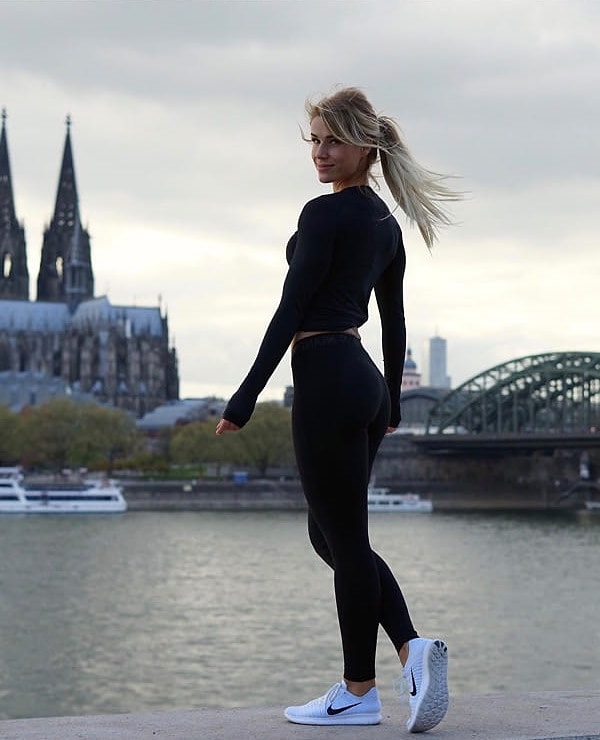 7. Несмотря на то, что работа у Колесзар очень тяжелая, она все же довольна своим выбором профессии