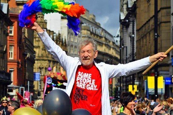 Facebook demişken; Sir Ian McKellen'ın LGBT temalı dört kısa filminin prömiyeri Facebook üzerinden yayınlanacak.