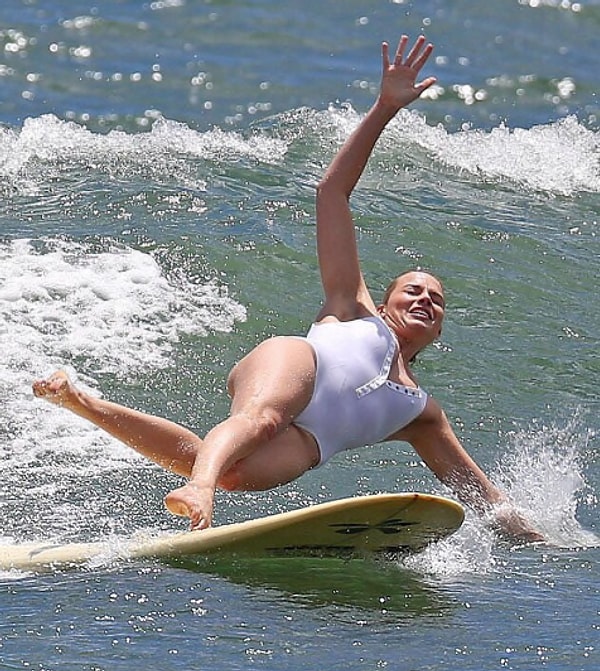 Австралийская актриса не стесняется демонстрировать общественности свои самые нелицеприятные фото.