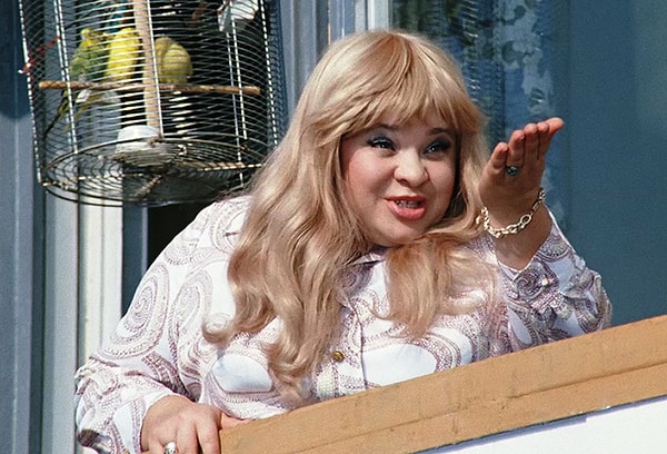 8. Помните имя этой героини из фильма "Иван Васильевич меняет профессию"?