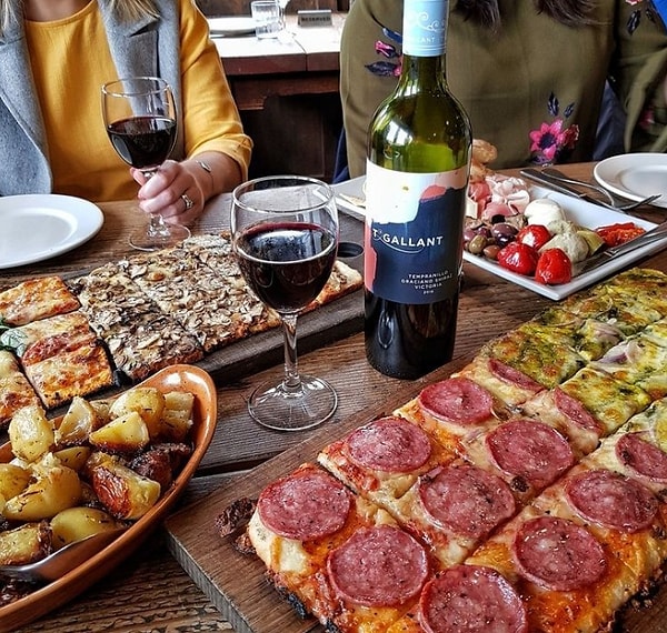 11. Во время выбора закуски к вину уделяйте особое внимание соусам.