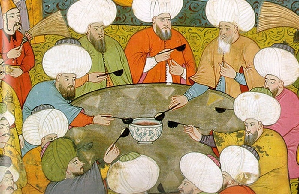 Yer Sofralarına Geri Dönüş! Yemek Yerken Hangi Pozisyonda Oturmalıyız?