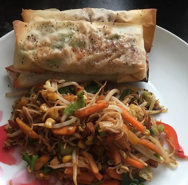 2. Спринг-роллы в тортилье (некоторые даже делают роллы из листов для лазаньи) 😱