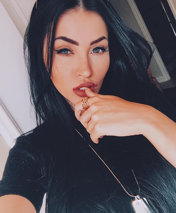 7. Клаудия Альенде (Меган Фокс)