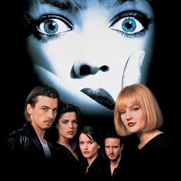 13. Изначально фильм "Крик" должен был называться "Страшное кино", но потом продюсер Харви Вайнштейн услышал песню Майкла Джексона "Крик" и решил, что это название подходит лучше