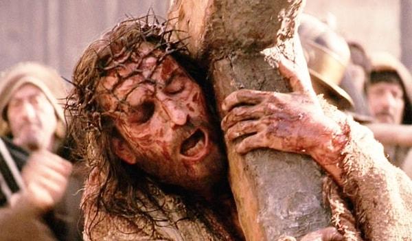 5. The Passion of the Christ filminde Hz. İsa’yı canlandıran Jim Caviezel’ın üzerine çekimler esnasında yıldırım düşmüş.