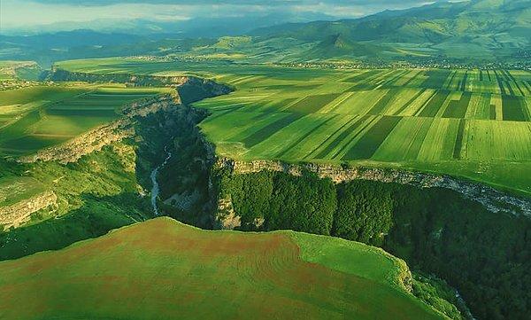 24. Ermenistan'daki Dzoraget Kanyonu fantastik bir diyara ait gibi.