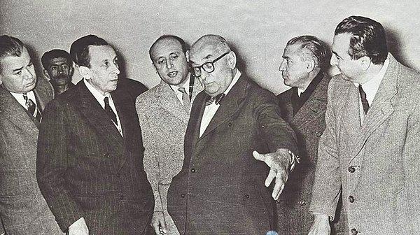 Genç yaşta siyasete atılan Demirel, Celal Bayar, Adnan Menderes ve Fuat Köprülü'nün başlattığı Demokrat Parti ekolüne adapte olmuştu.